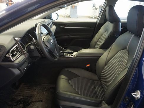 Used 2024 Toyota Camry SE w/ Convenience Package image 17