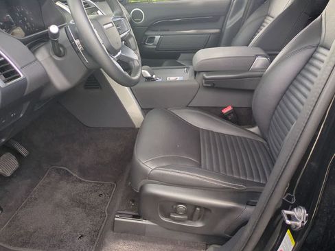 Certified 2025 Land Rover Discovery S image 16