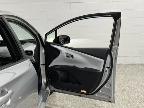 Used 2017 Toyota Prius Four w/ Premium Convenience Package image 39