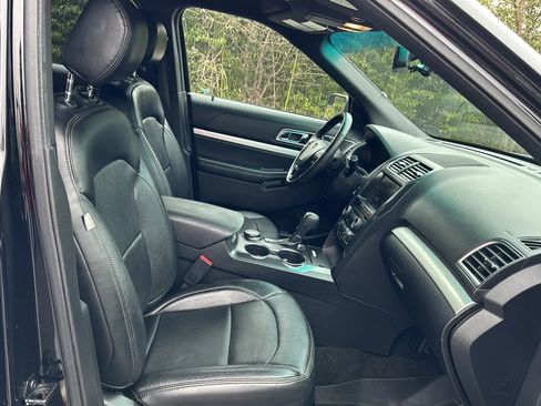Used 2016 Ford Explorer XLT w/ Equipment Group 201A image 12