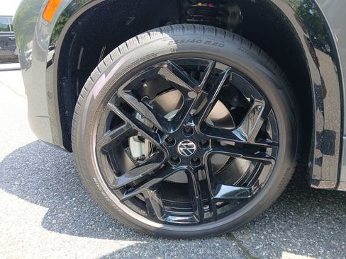 Used 2025 Volkswagen Tiguan SE R-Line image 27