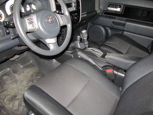 Used 2012 Toyota FJ Cruiser 4WD w/ Upgrade Pkg image 18