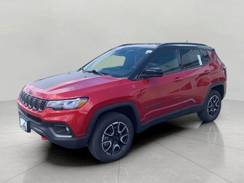 Used 2025 Jeep Compass Trailhawk AWD/4WD image 4