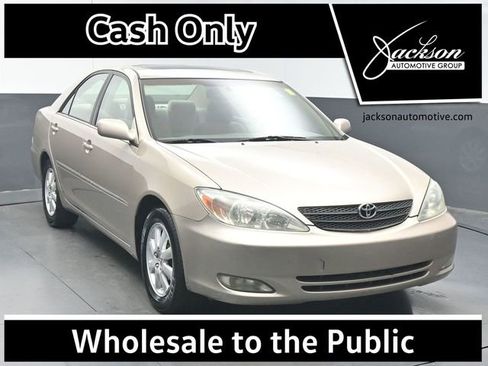 Used 2004 Toyota Camry XLE FWD image 1