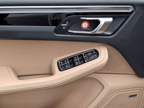 Certified 2021 Porsche Macan AWD/4WD image 16