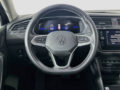 Used 2023 Volkswagen Tiguan SE FWD image 17