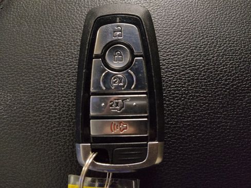 Used 2019 Ford Explorer Limited w/ Ford Safe & Smart Package image 32