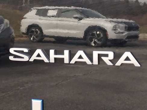 Used 2023 Jeep Wrangler Sahara image 29