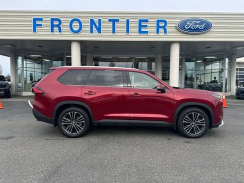 Used 2024 Toyota Grand Highlander AWD Hybrid image 2