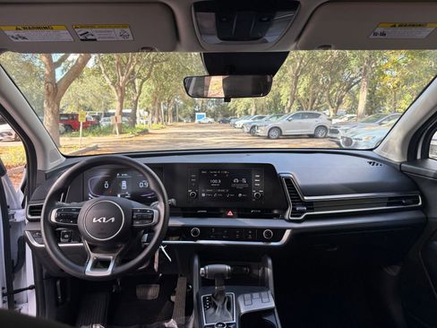 Used 2025 Kia Sportage LX image 27