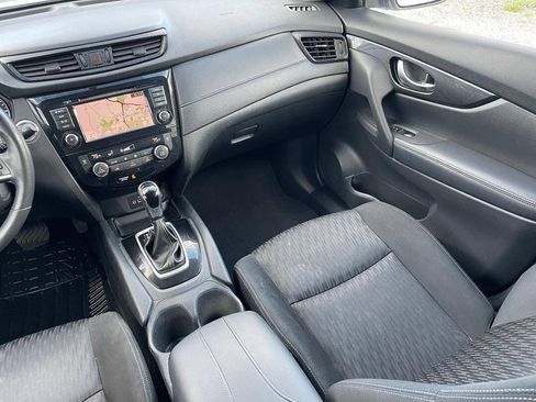 Used 2018 Nissan Rogue SV w/ Premium Package AWD/4WD image 15