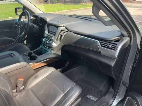 Used 2018 Chevrolet Tahoe LT w/ LT Signature Package RWD image 14