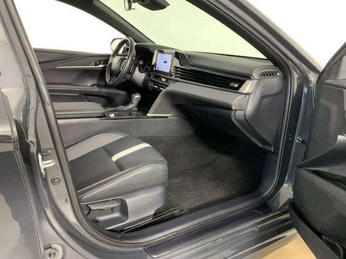 Used 2025 Toyota Camry SE image 38