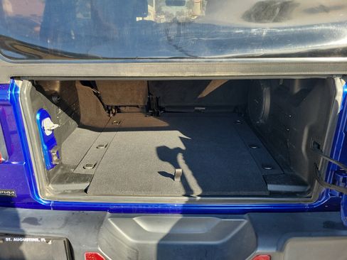 Used 2018 Jeep Wrangler Unlimited Sahara image 14