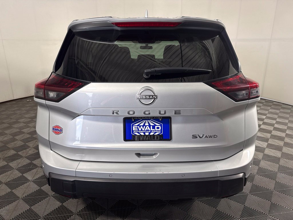 Used 2024 Nissan Rogue SV AWD/4WD image 8