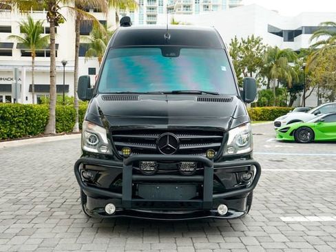 Used 2018 Mercedes-Benz Sprinter 3500 image 3