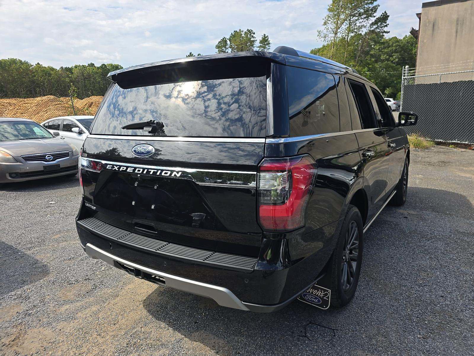 Used 2020 Ford Expedition Limited w/ Equipment Group 301A AWD/4WD image 2
