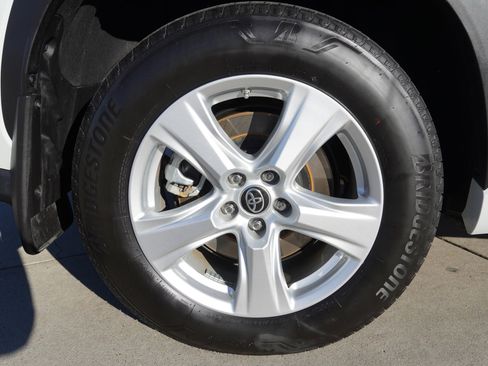 Certified 2023 Toyota Highlander LE image 11