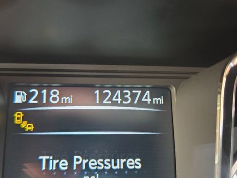 Used 2017 Nissan Titan SL RWD image 25