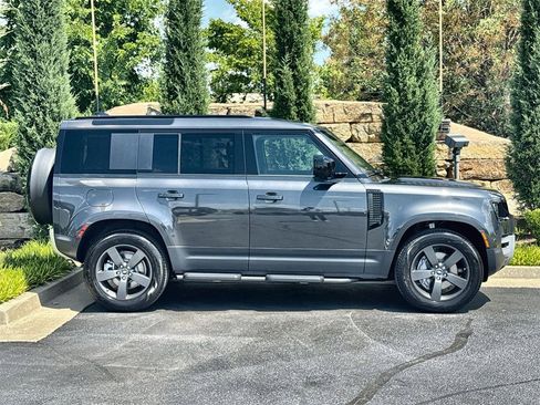 Used 2025 Land Rover Defender 110 S image 6