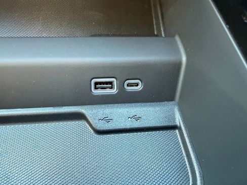 New 2025 Chevrolet Suburban High Country image 31