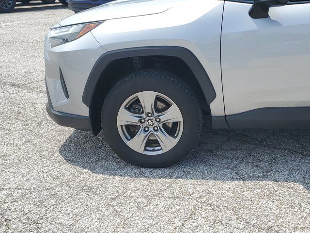 Used 2024 Toyota RAV4 LE AWD/4WD image 8