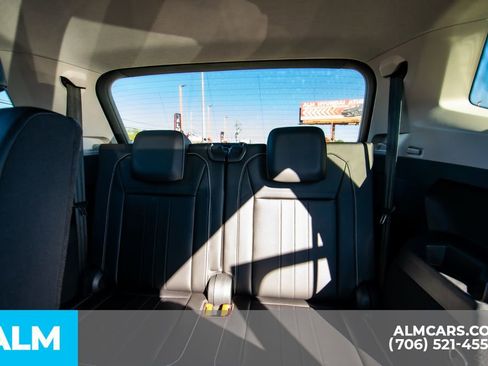 Used 2024 Volkswagen Tiguan SE image 10