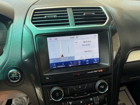 Used 2016 Ford Explorer XLT w/ Equipment Group 202A AWD/4WD image 11