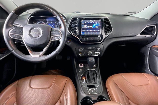 Used 2019 Jeep Cherokee Overland w/ Technology Group AWD/4WD image 6