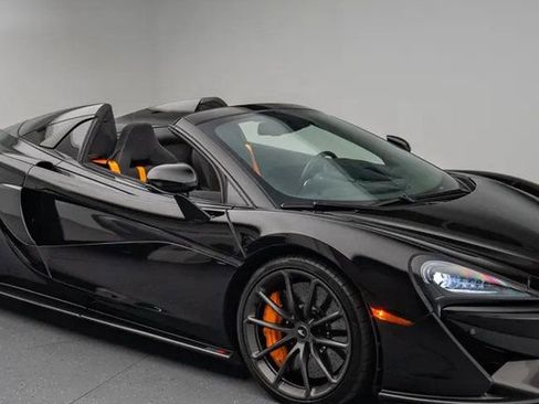 Used 2019 McLaren 570S Spider image 1