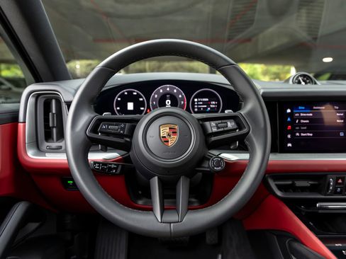 Certified 2025 Porsche Cayenne Coupe AWD/4WD image 30