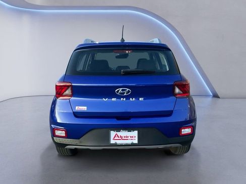 Used 2025 Hyundai Venue SEL FWD image 4
