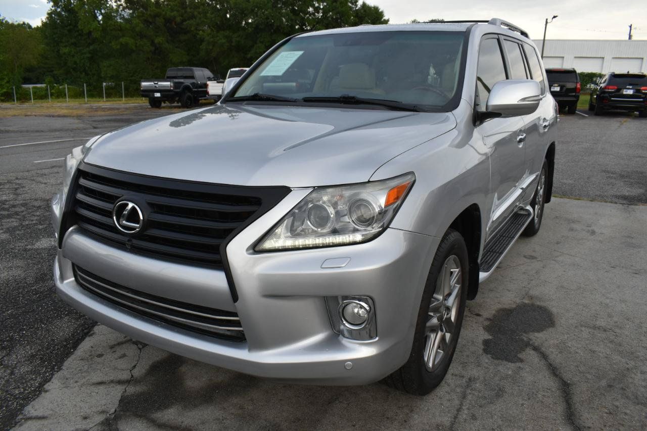 Used 2013 Lexus LX 570 4WD w/ Luxury Pkg image 2
