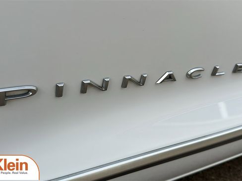 Used 2024 Chrysler Pacifica Pinnacle w/ Trailer Tow Group image 12