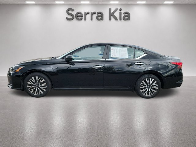 Used 2025 Nissan Altima 2.5 SV FWD image 2