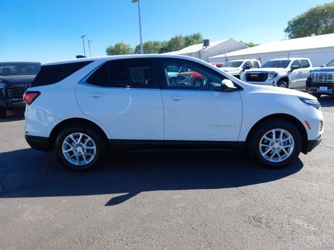 Used 2024 Chevrolet Equinox LT AWD/4WD image 3