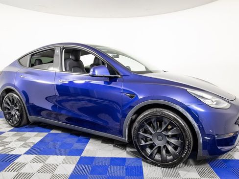 Used 2020 Tesla Model Y Long Range image 3