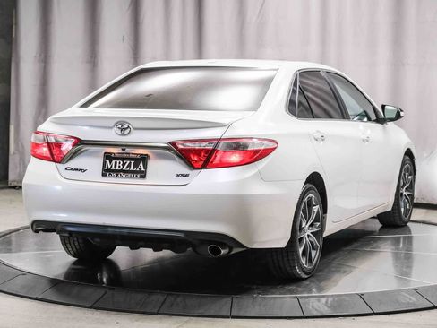 Used 2017 Toyota Camry XSE w/ Moonroof Package FWD image 4