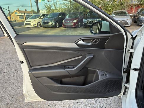 Used 2019 Volkswagen Jetta SE FWD image 12