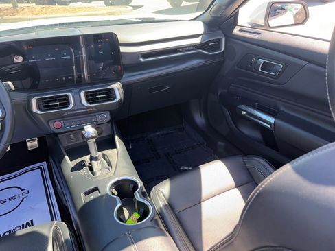 Used 2025 Ford Mustang Premium image 22