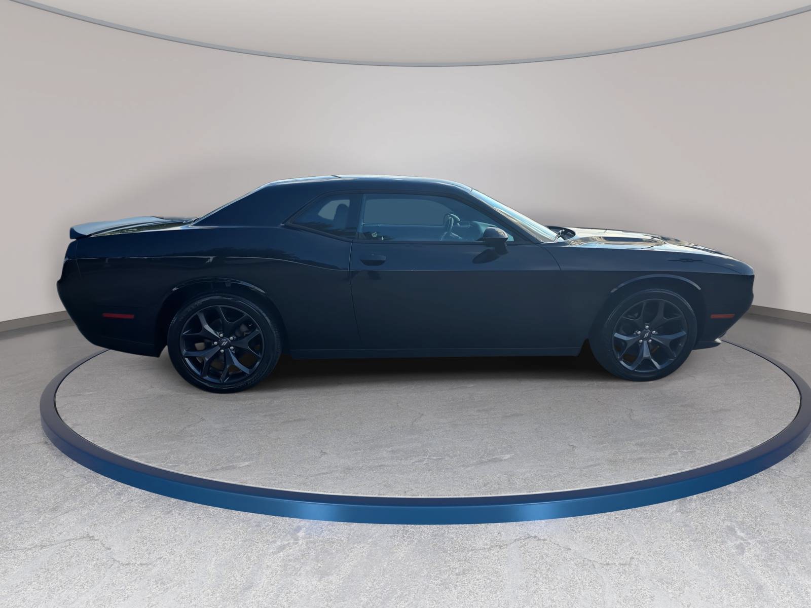 Used 2020 Dodge Challenger SXT w/ Blacktop Package RWD image 4