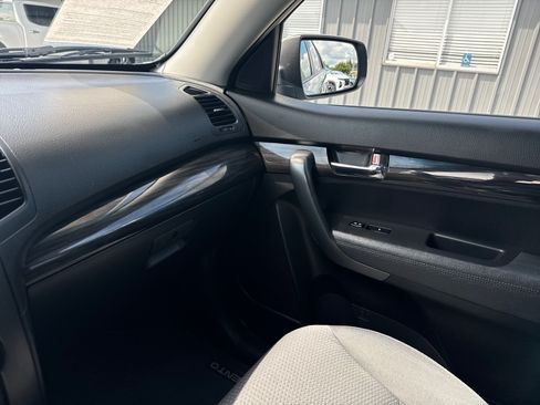 Used 2013 Kia Sorento LX AWD/4WD image 14