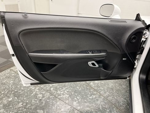 Used 2019 Dodge Challenger SXT w/ Driver Convenience Group RWD image 7