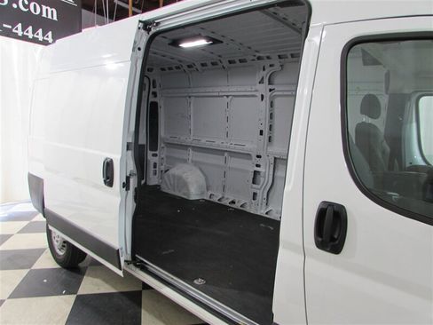 Used 2024 RAM ProMaster 2500 w/ Convenience Group image 16