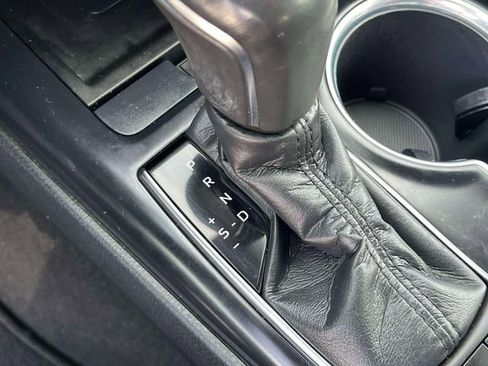 Used 2019 Toyota Camry XLE w/ Carpet Mat Package FWD image 16