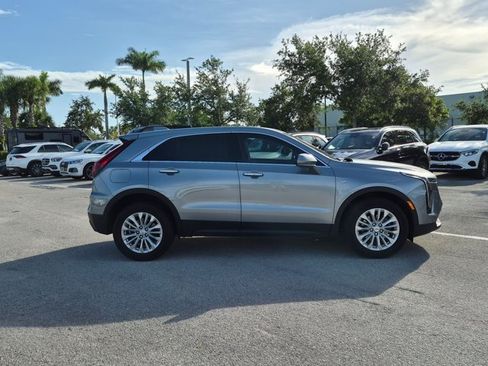 Used 2024 Cadillac XT4 Luxury w/ Cold Weather Package FWD image 4