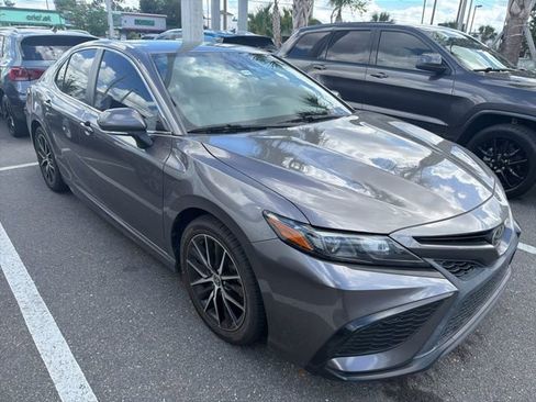 Used 2022 Toyota Camry SE FWD image 8