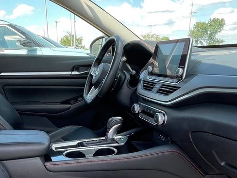 Used 2025 Nissan Altima 2.5 SR FWD image 21