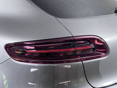 Certified 2018 Porsche Macan Turbo AWD/4WD image 16