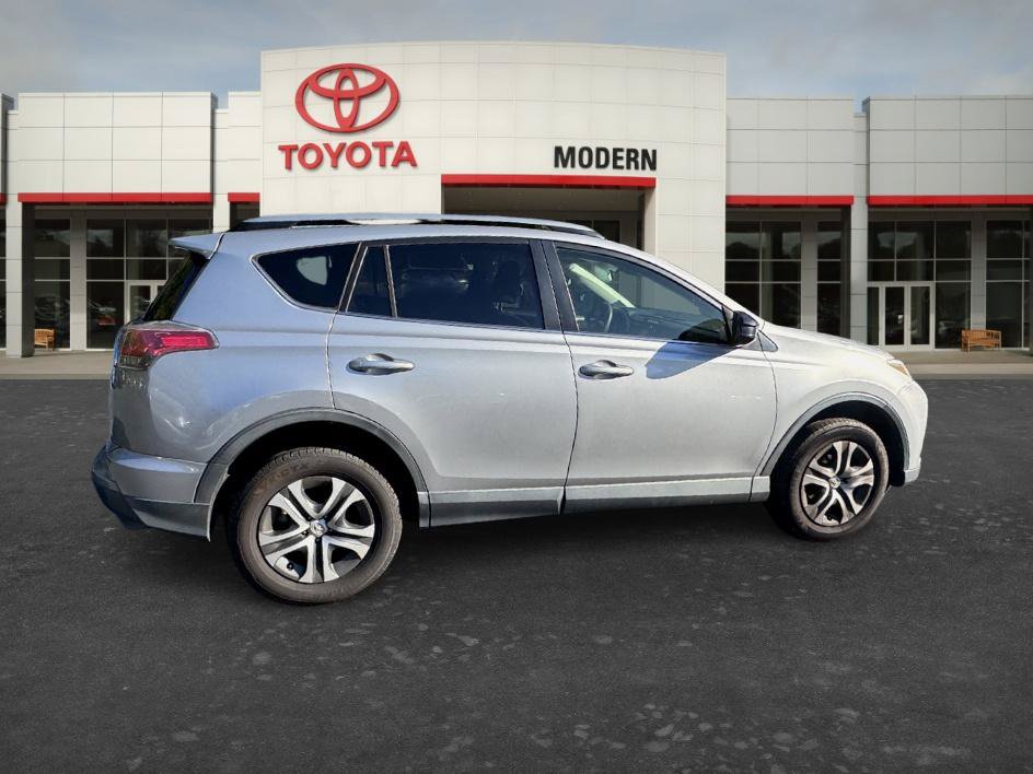 Used 2018 Toyota RAV4 LE FWD image 24